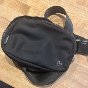 Lululemon 1L Beltbag
